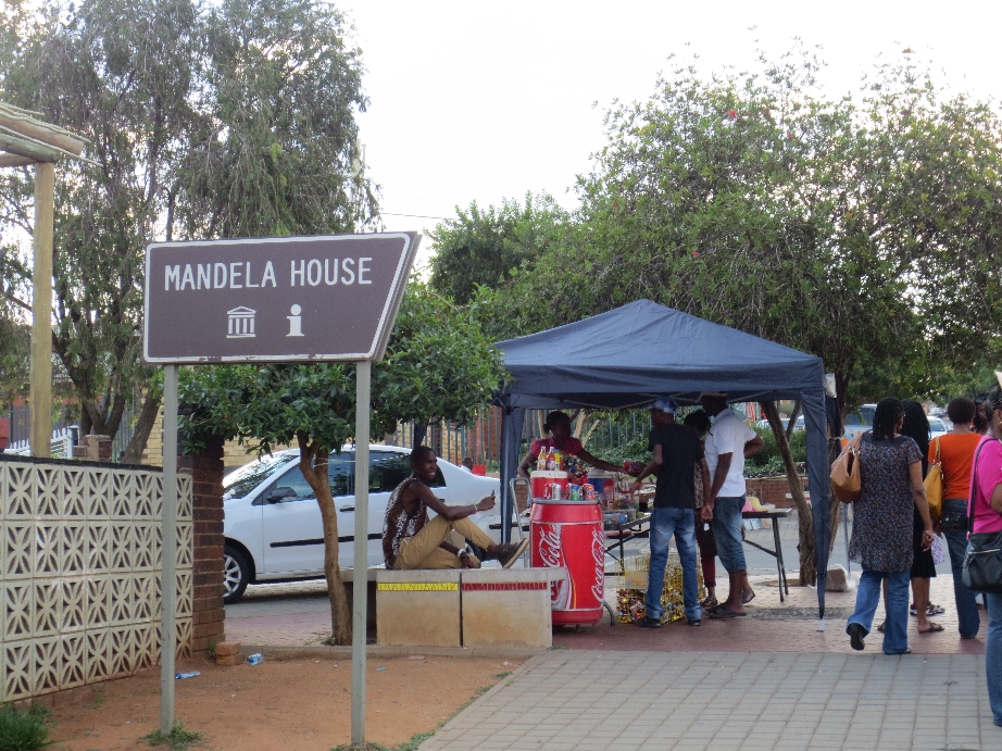 Bij het Mandelahouse
