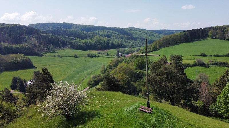 Gipfelkreuz am Eulenberg drone