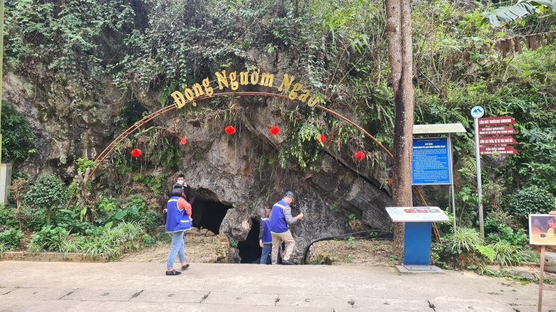 ingang Nguom Ngao grot