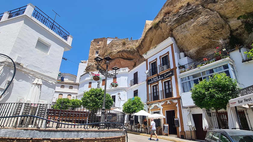 Plaza de Andalucia Setenil de las Bodegas