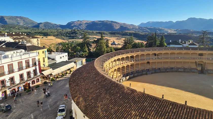 Plaza Teniente Arce met de Plaza de Toros in Ronda